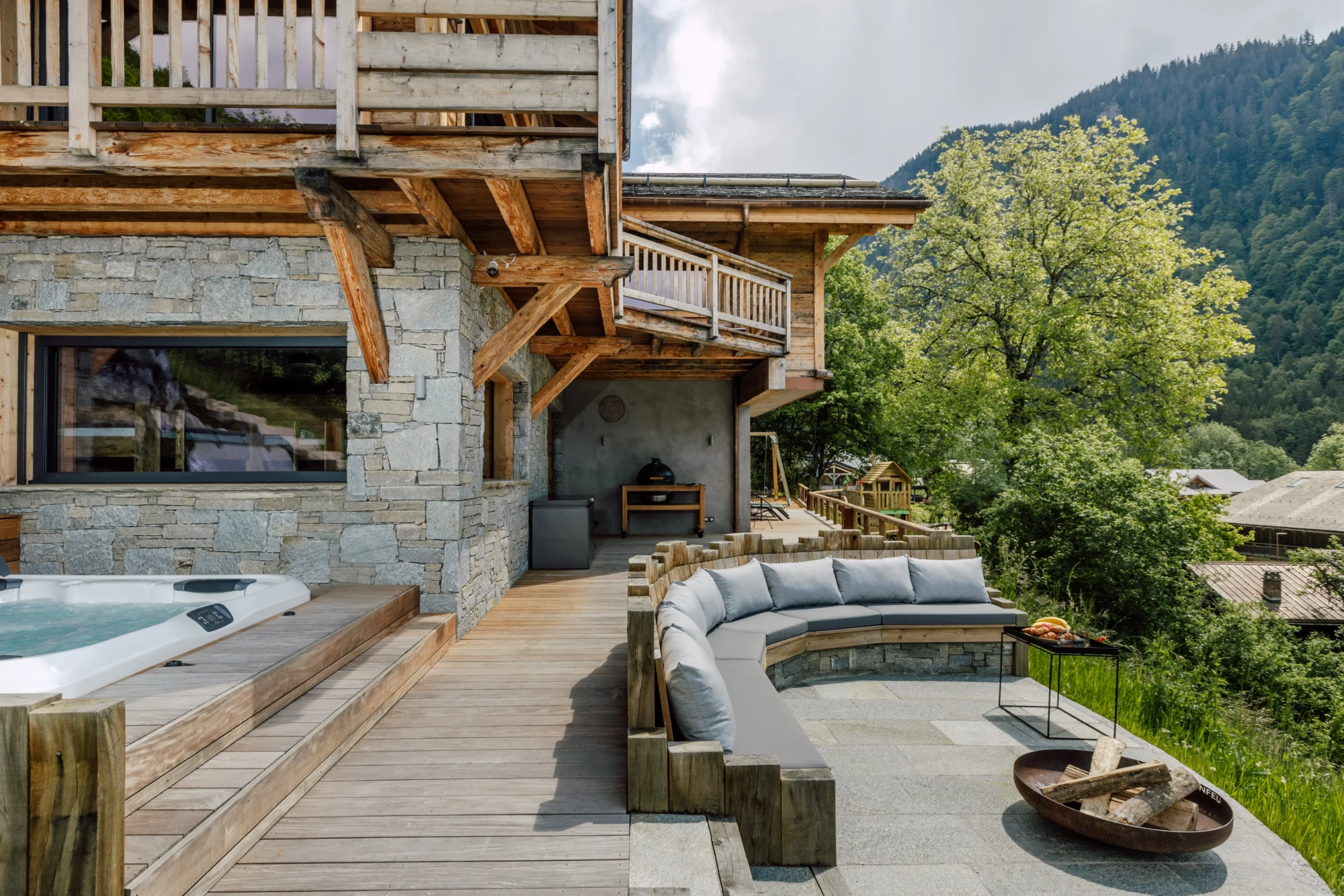 Chantier D_banquette, brasero, spa, terrasse